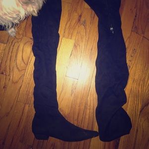 POINTY OVER THE KNEE BOOTS